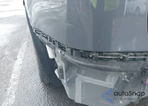 2023 Tesla Model X Dual Motor All-Wheel Drive/Standard Range z USA, uszkodzony, nr VIN 7SAXCAE52PF378593